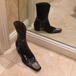 Lerre Black Calfskin & Snake Cowboy Boots. 37